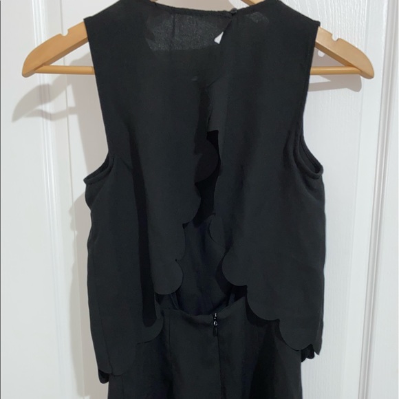 Scalloped Short Romper - Picture 3 of 5